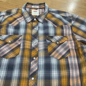 Levi’s plaid shirt, pearl snap close, sizeXL